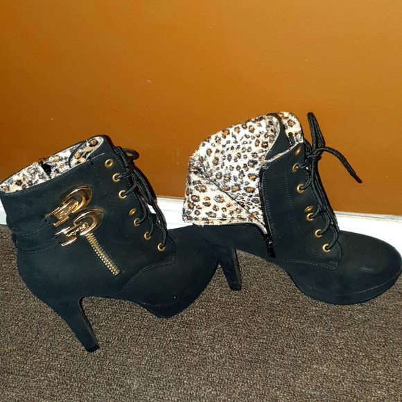Black leopard heeled boots - Picture 2 of 4